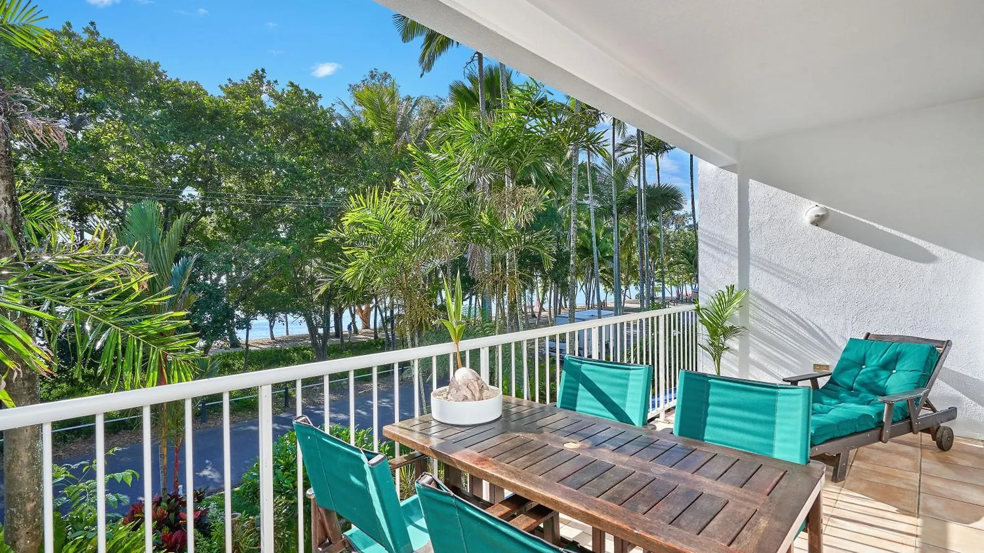Ribbons Beachfront Apartments Clifton Beach Australia