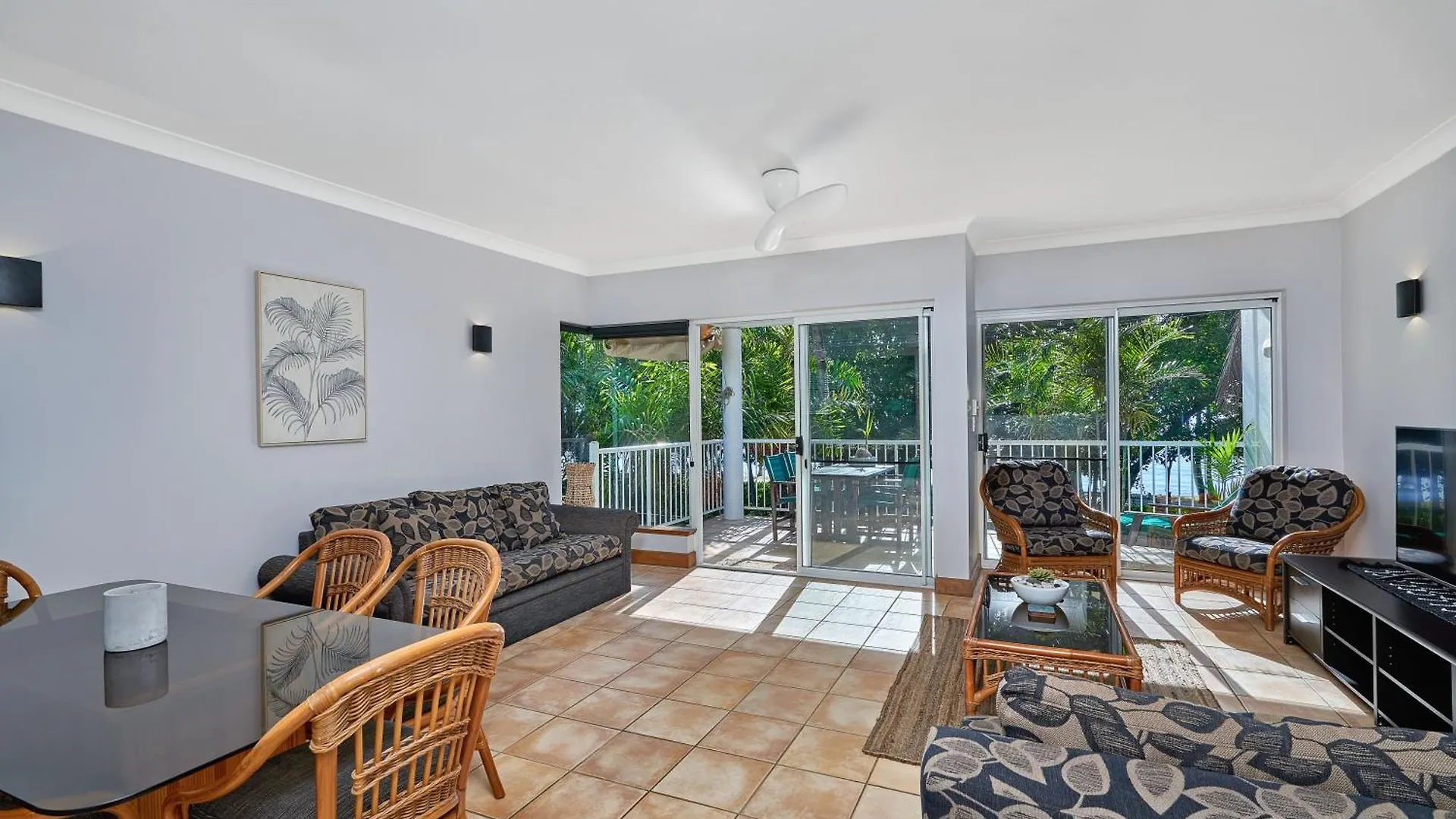 Ribbons Beachfront Apartments Clifton Beach 0*,  Australia